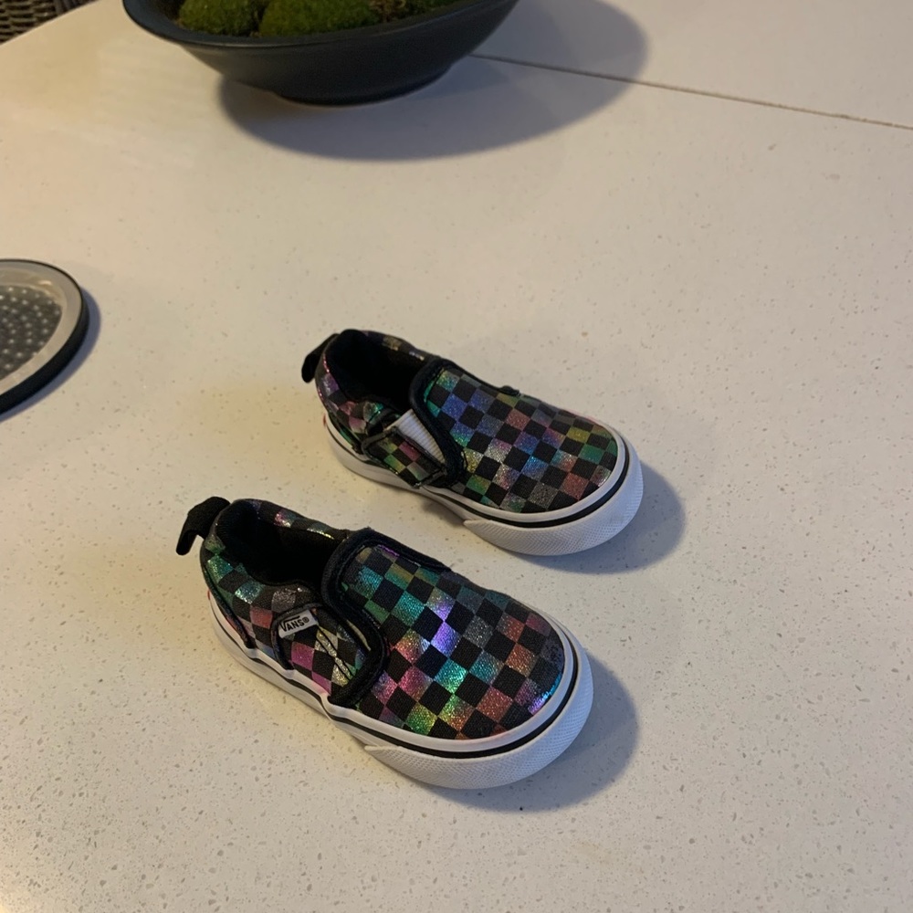 Cute Toddlers VANS size 4 💗